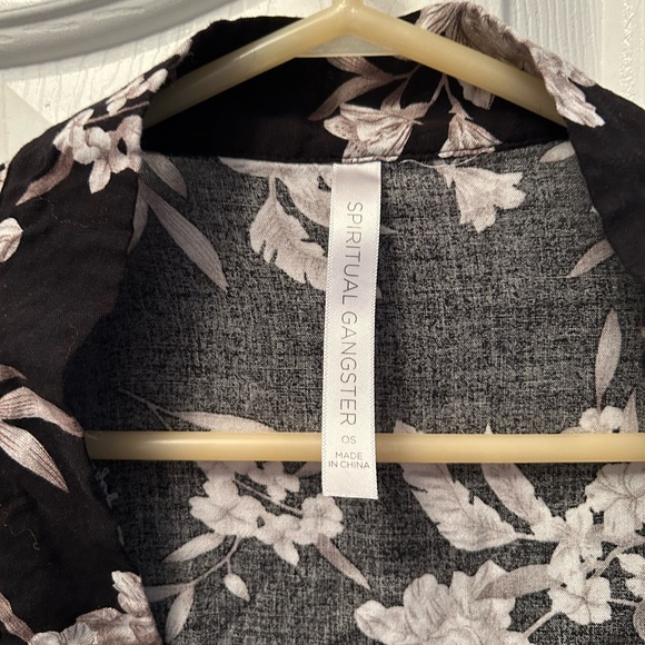 Spiritual Gangster Black and White Floral Kimono - Picture 3 of 5